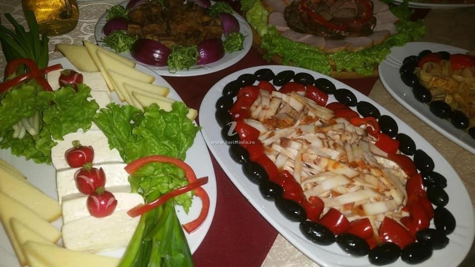 Pensiunea Valea Negrasului Trăisteni Buitenkant foto